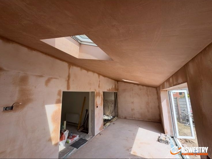 Bedroom skimmed in fresh plaster, straight lines, sharp internal corners